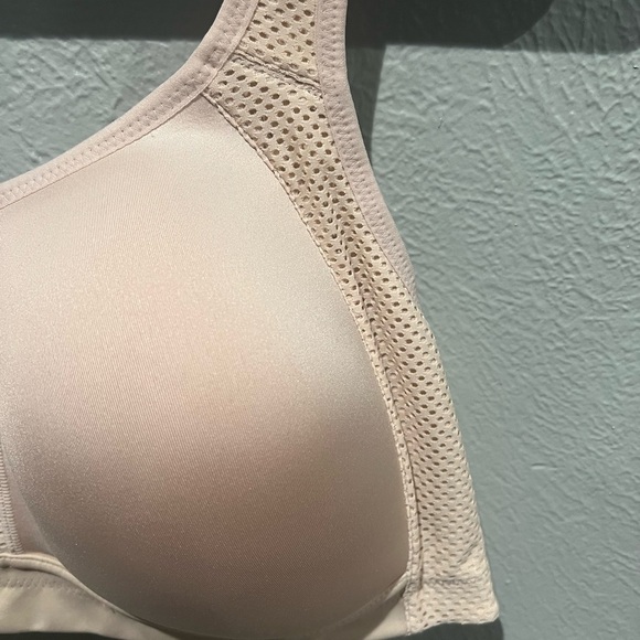 Wacoal Tan Sports Bra Size 38DD 852302 EUC Like New Neutral Color Very Nice - Picture 4 of 6